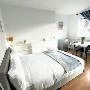 https://stepney-green-17-double-bedrooms.brighton-hotels-england.com