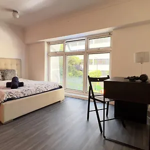 https://aldgate-rooms.cambridgehotelsuk.com